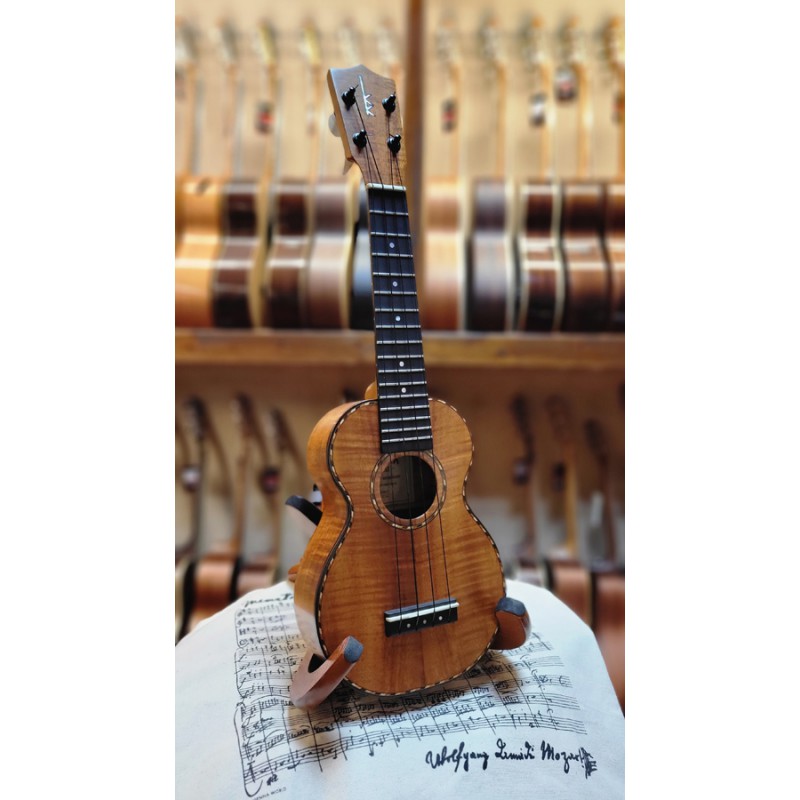 UKULELE KAMAKA SOPRANO DELUX KOA HAWAIIEN EN ETUI HF-1D